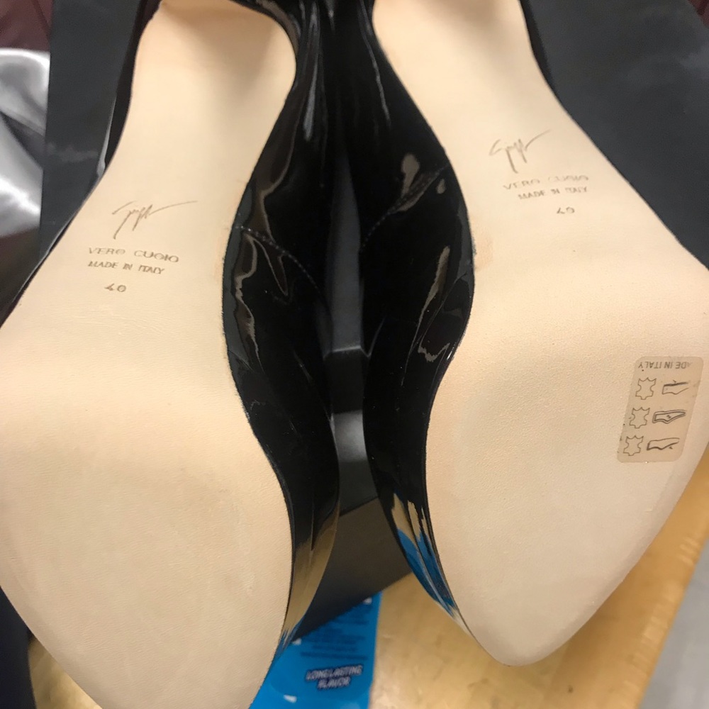 Peep toe size 40 heels